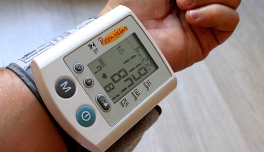 手首の血圧は低い？それとも高くなる？上腕との違いはあるの？